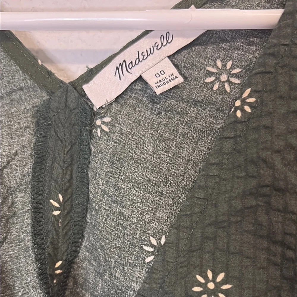 Madewell Dark Green Floral fitted Blouse with puff sleeve